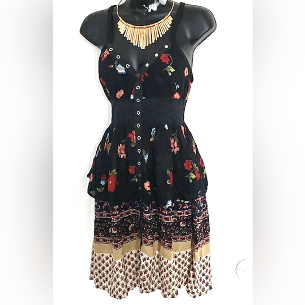 Urban Renewal Multicolor Floral Halter Dress Size Med Snap vNeck Lace Mid Tiered
